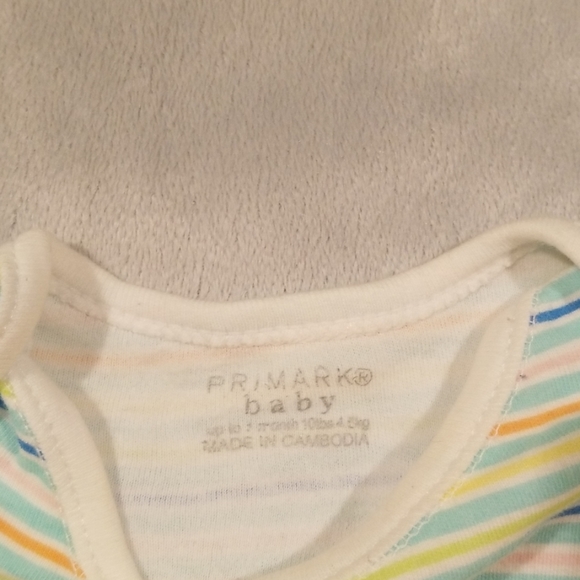 Carters onsie - Picture 5 of 7